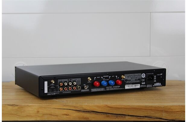 NAD C338, Stereo Vollverstärker