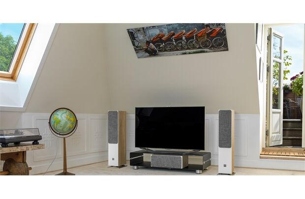//hidden-audio.de/media/image/77/2b/2a/oberon-5-oak-grille-tv-setup_1.jpg